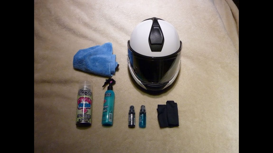 Plastic Polish And Wax Spray To Clean Helmet Visor Scratch